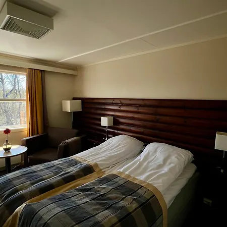 Lakselv Hotel 3* 락셀브