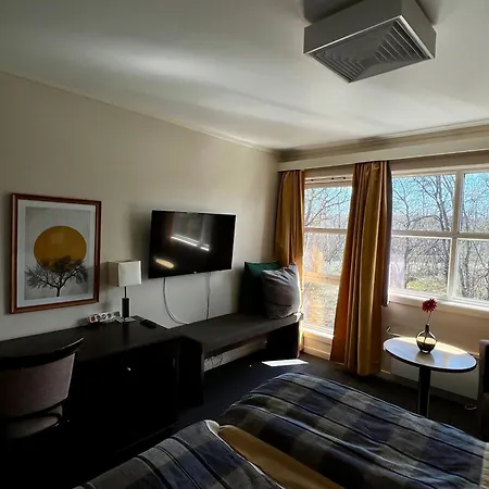 Lakselv Hotel 3* 락셀브