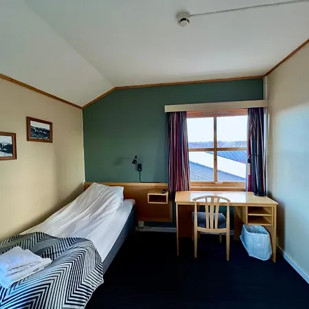 Lakselv Hotel מלון 3*