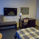 מלון Lakselv Hotel 3*