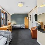 מלון Lakselv Hotel 3*